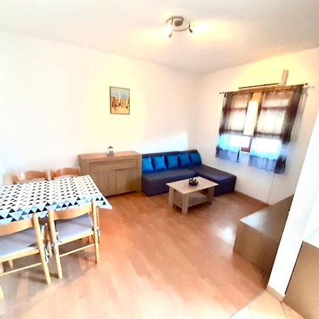 Apartments Belic With Pool Jelsa  Esterno foto
