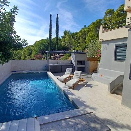 Apartments Belic With Pool Jelsa  Esterno foto