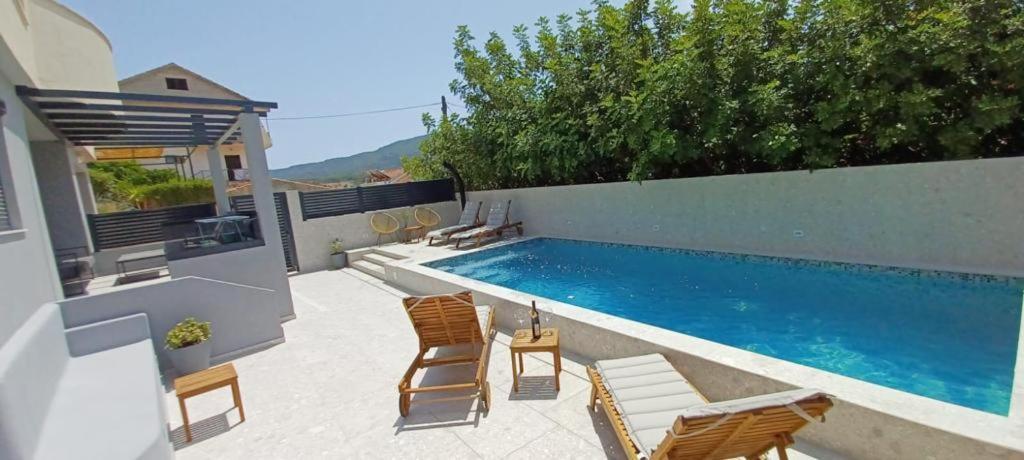 Apartments Belic With Pool Jelsa  Esterno foto