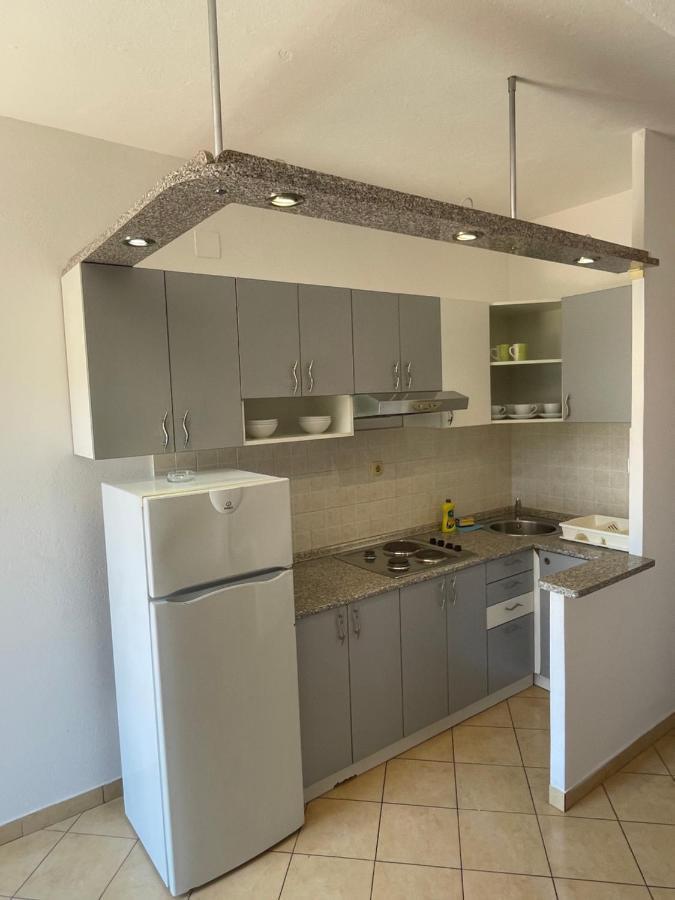 Apartments Belic With Pool Jelsa  Esterno foto