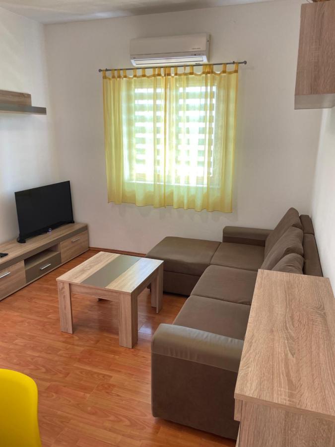 Apartments Belic With Pool Jelsa  Esterno foto