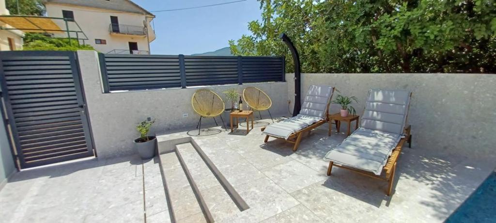 Apartments Belic With Pool Jelsa  Esterno foto