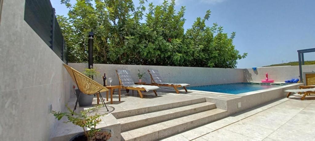 Apartments Belic With Pool Jelsa  Esterno foto