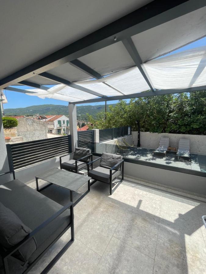 Apartments Belic With Pool Jelsa  Esterno foto