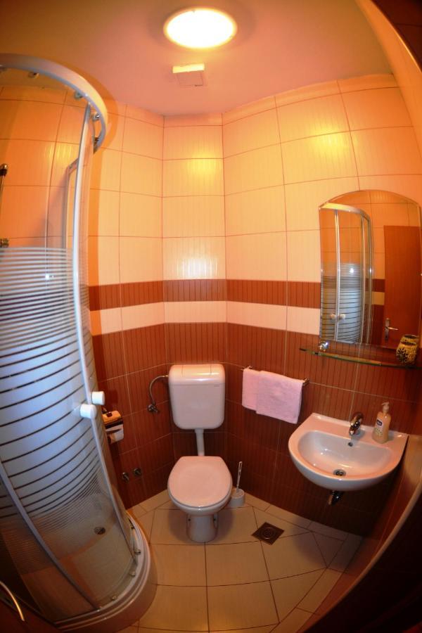 Apartments Belic With Pool Jelsa  Esterno foto