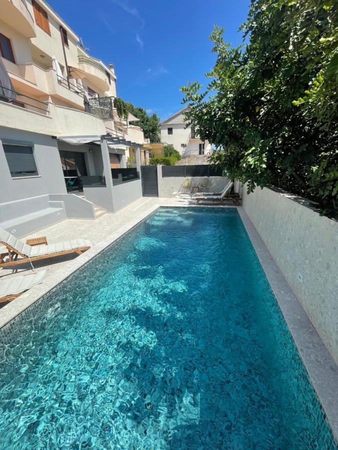 Apartments Belic With Pool Jelsa  Esterno foto