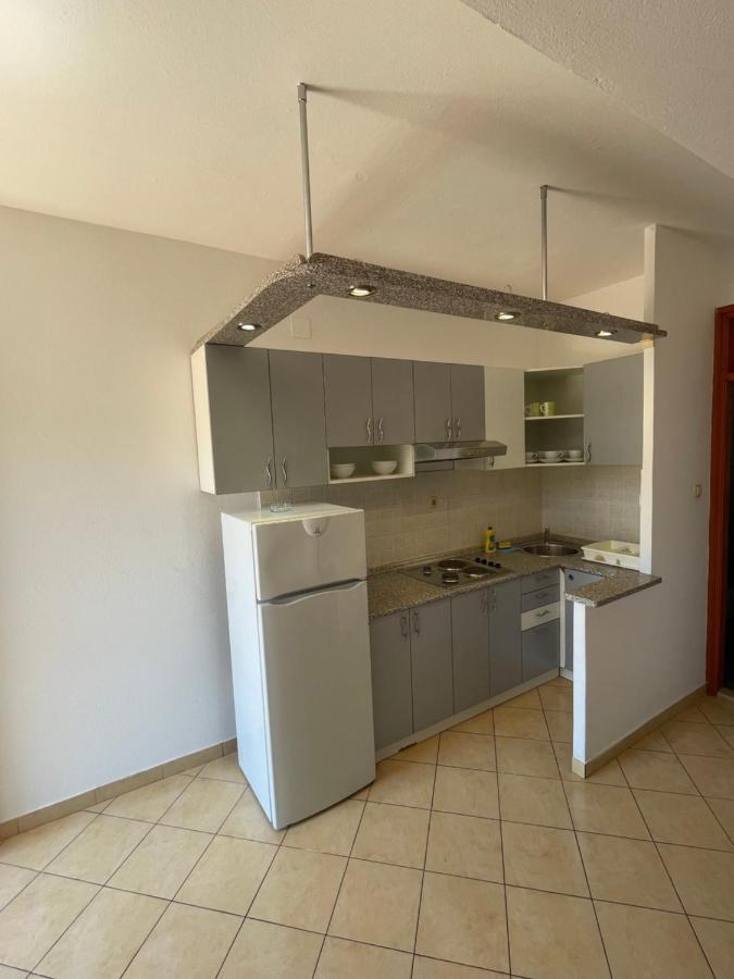 Apartments Belic With Pool Jelsa  Esterno foto
