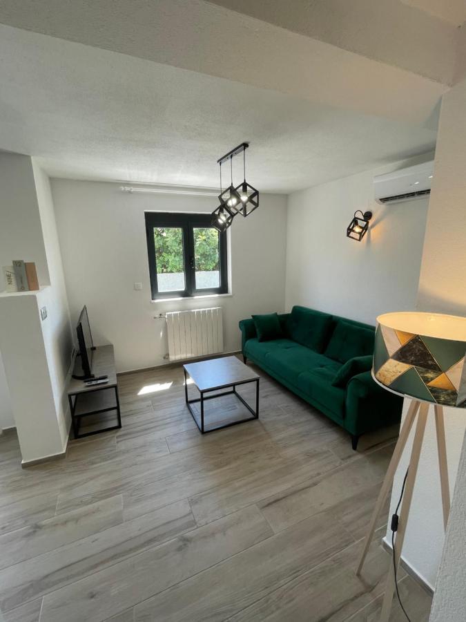 Apartments Belic With Pool Jelsa  Esterno foto