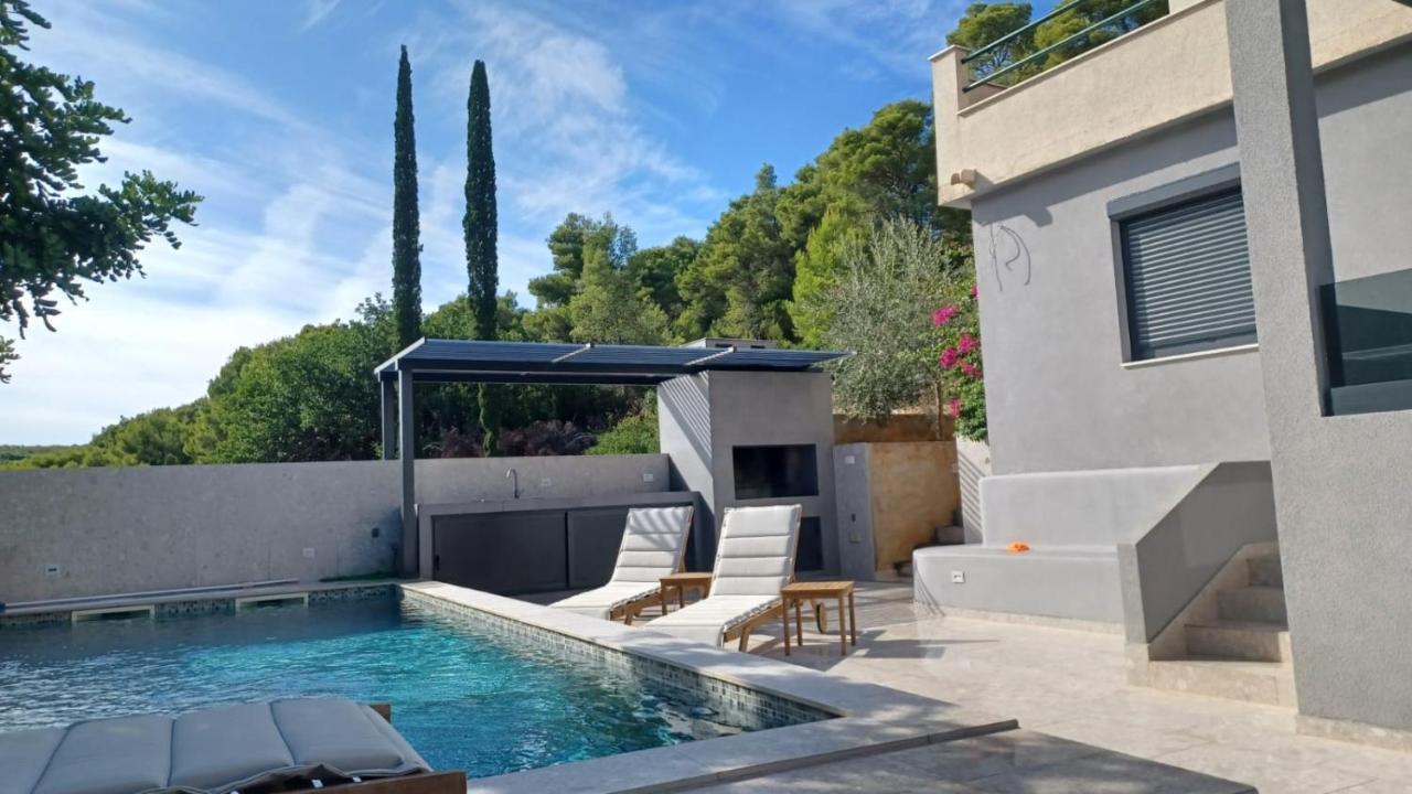 Apartments Belic With Pool Jelsa  Esterno foto