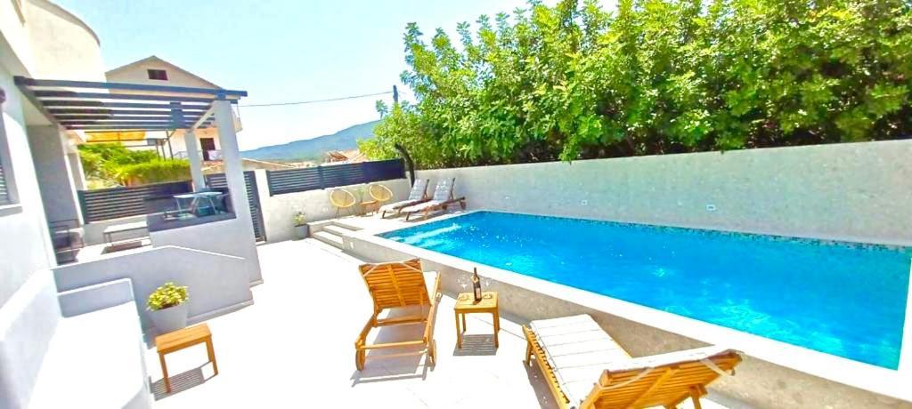 Apartments Belic With Pool Jelsa  Esterno foto