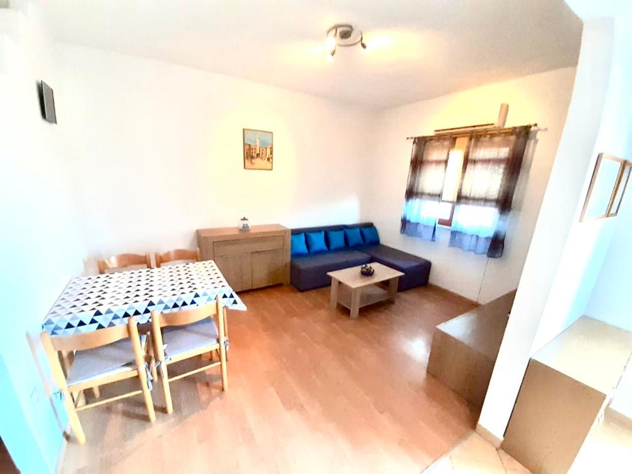 Apartments Belic With Pool Jelsa  Esterno foto