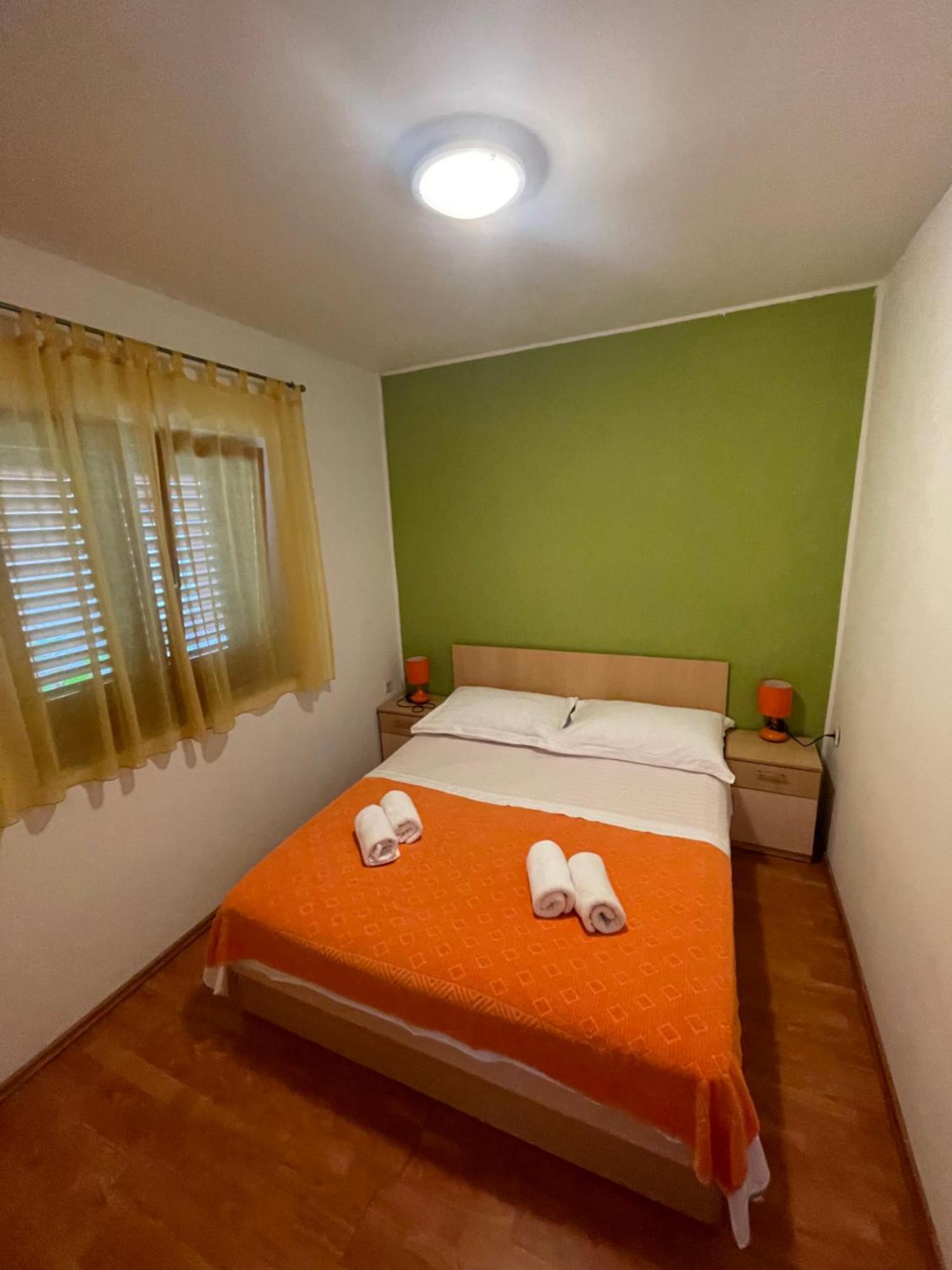 Apartments Belic With Pool Jelsa  Esterno foto