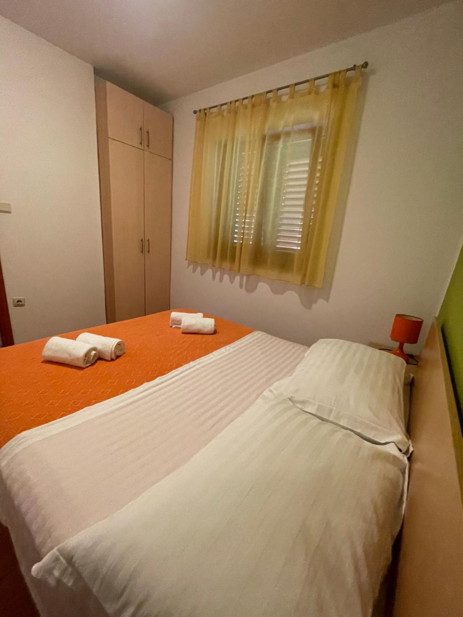 Apartments Belic With Pool Jelsa  Esterno foto