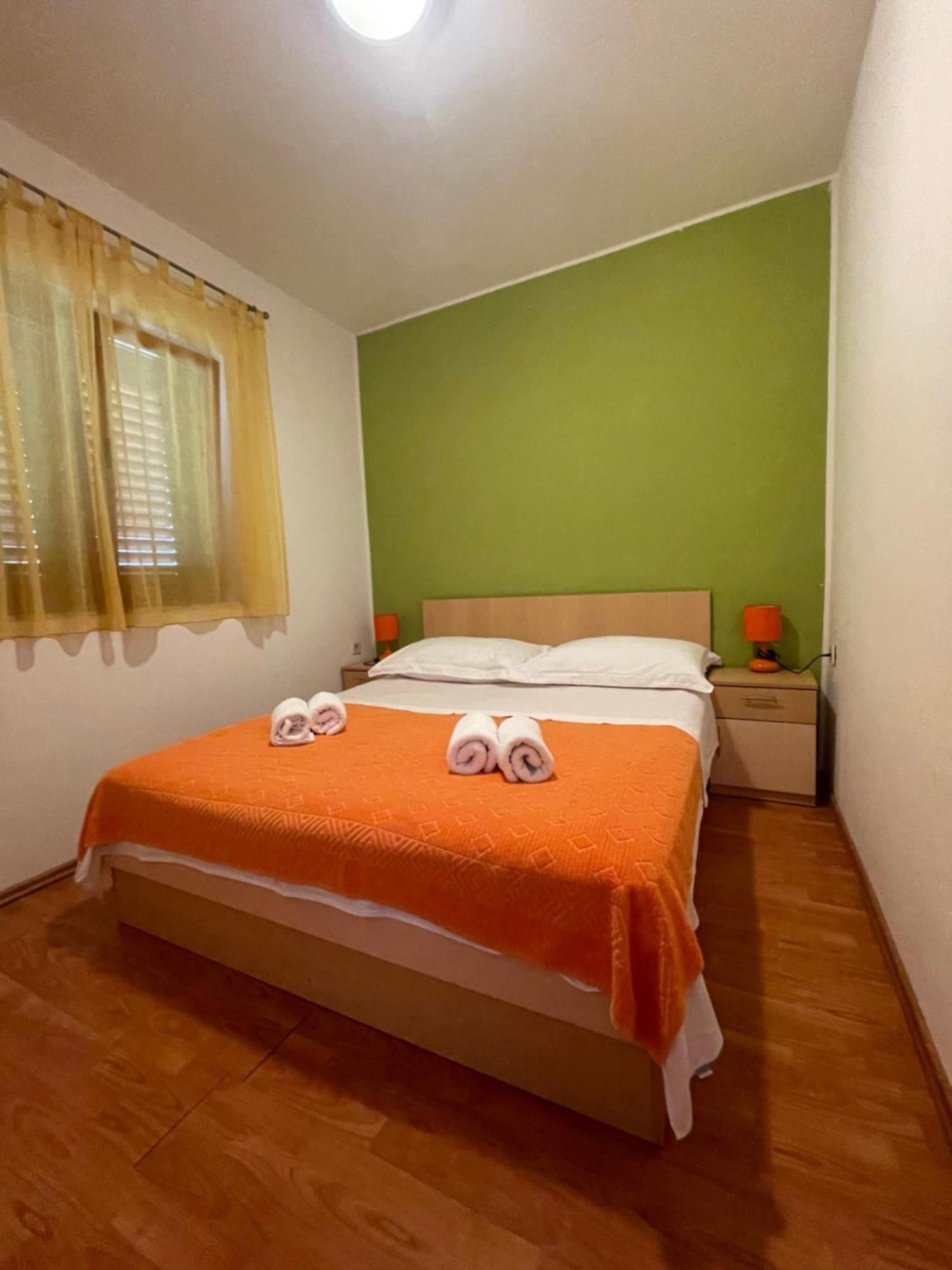 Apartments Belic With Pool Jelsa  Esterno foto
