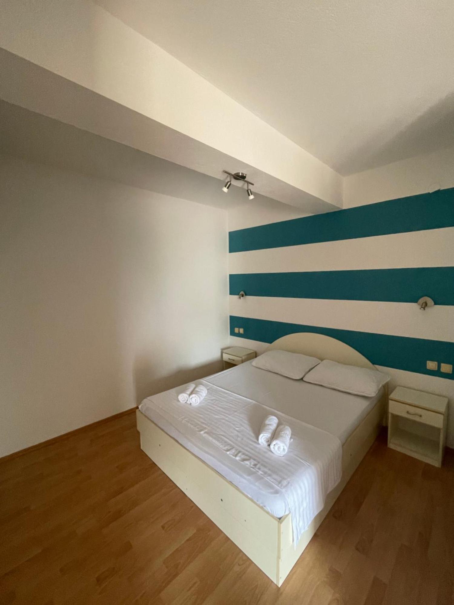 Apartments Belic With Pool Jelsa  Esterno foto