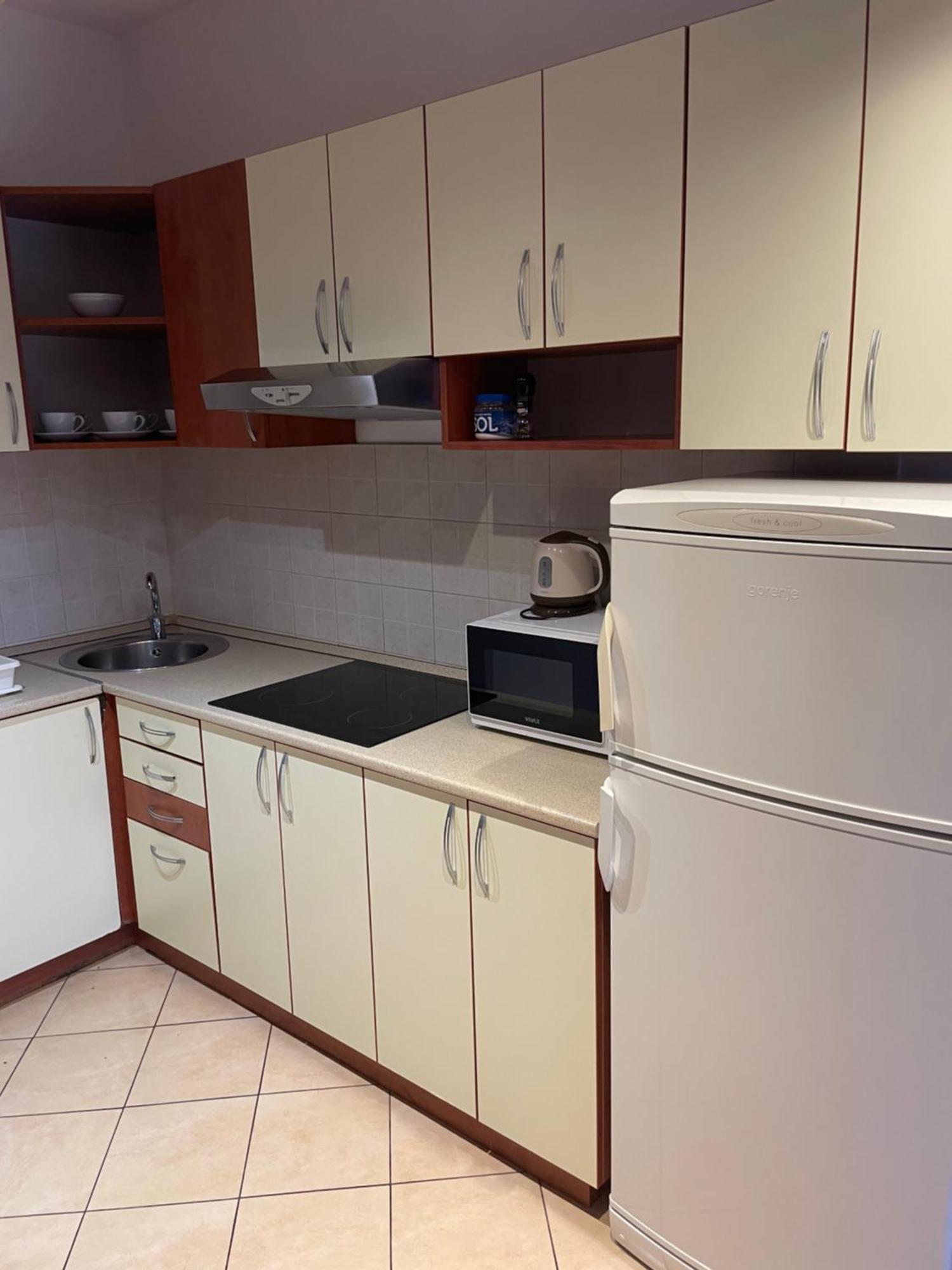 Apartments Belic With Pool Jelsa  Esterno foto