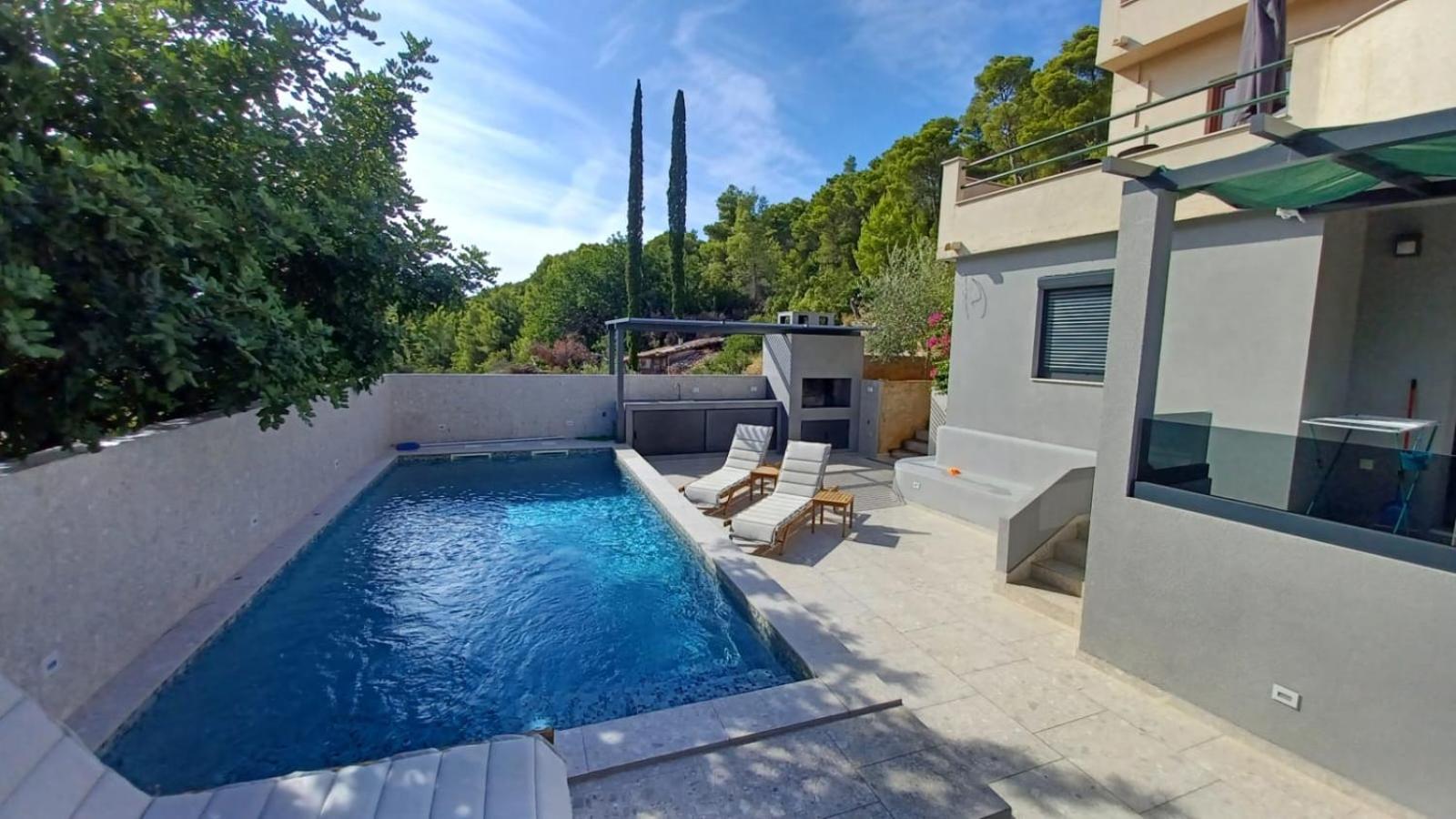 Apartments Belic With Pool Jelsa  Esterno foto